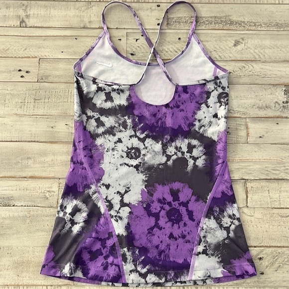 𝅺Nike‎ Dri- Fit Breathable Activewear - Picture 6 of 7